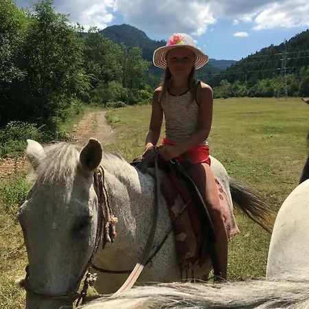 Πανσιόν Horse Riding Albania 3*